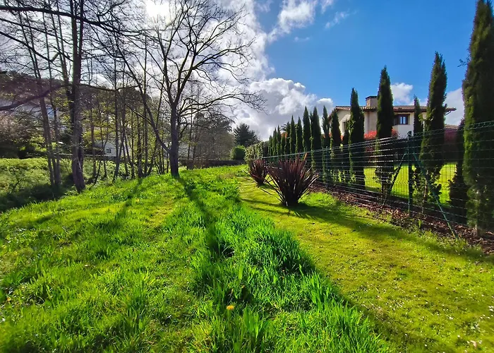 Minuska Con Jardin Y A Tan Solo 10 Min Andando A *